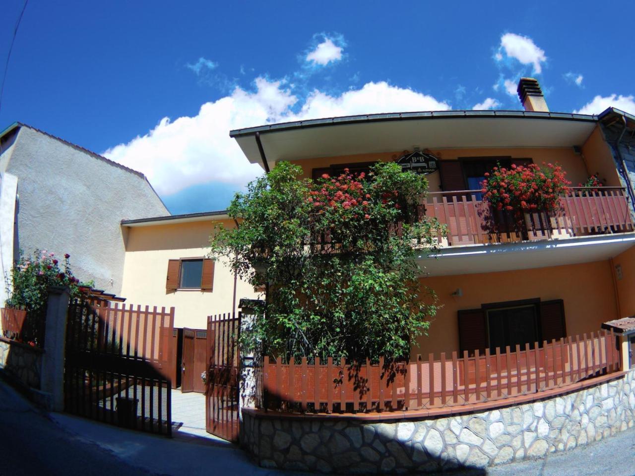 B&B A Casa Di Nonna Massa d'Albe Exterior photo